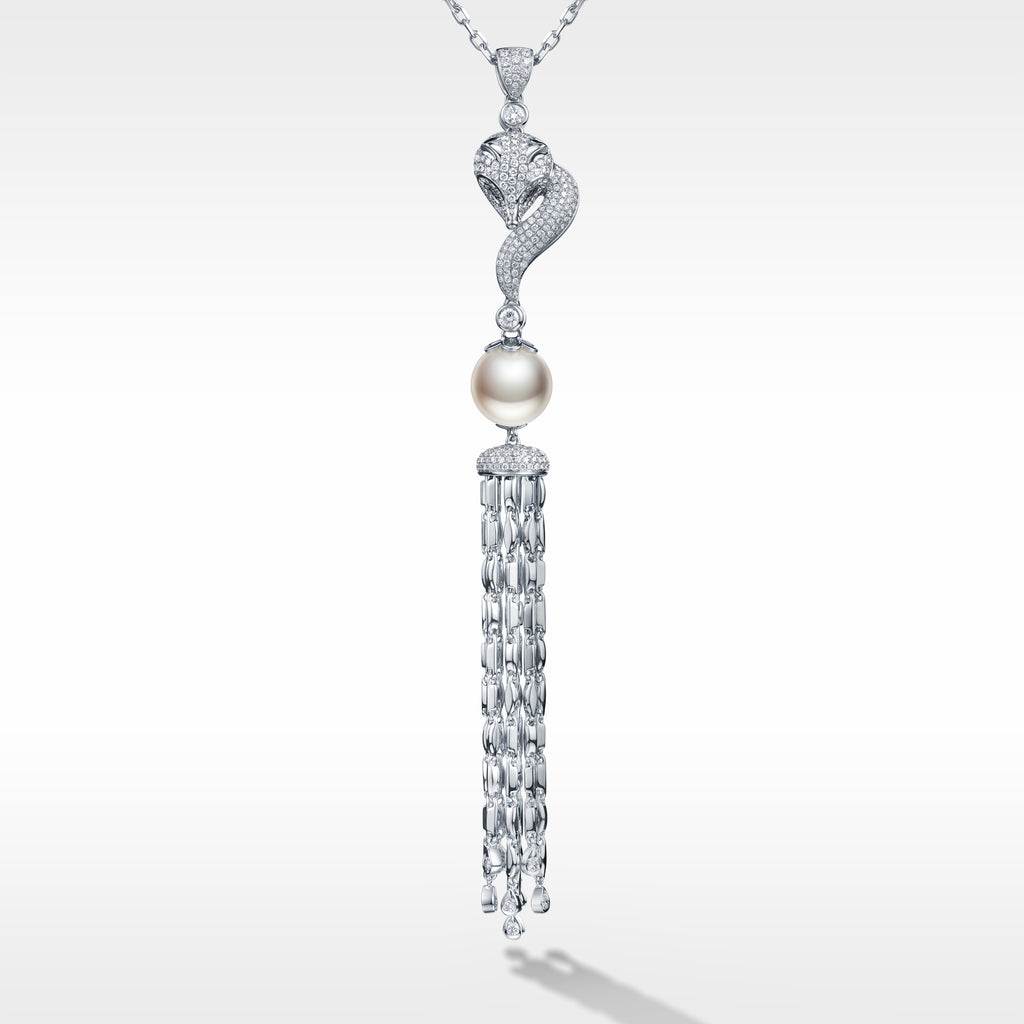 Luxurious White Fox Tassel Pendant Necklace in 18K Gold with Pearl and Diamonds