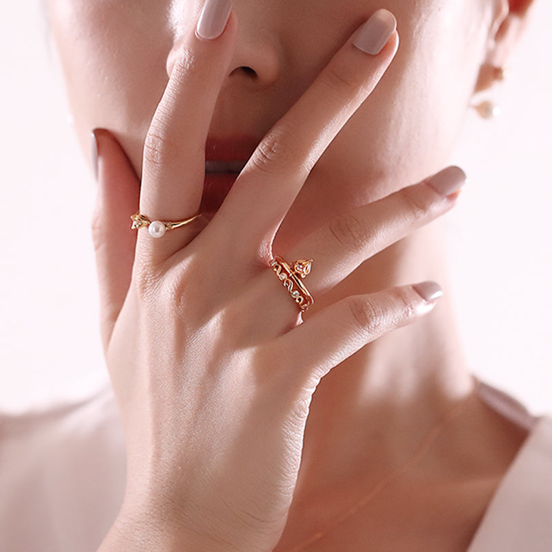 Golston Muse™ White Fox Pearl 18K Gold Diamonds Ring