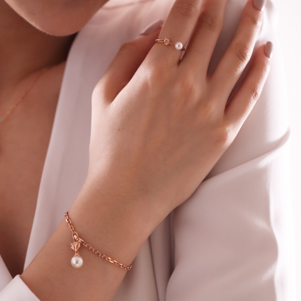 Cunning Muse White Fox 18K Rose Gold Vermeil Pearl Bracelet
